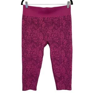 ✨ EUC - Fabletics Capri Leggings - Size L
